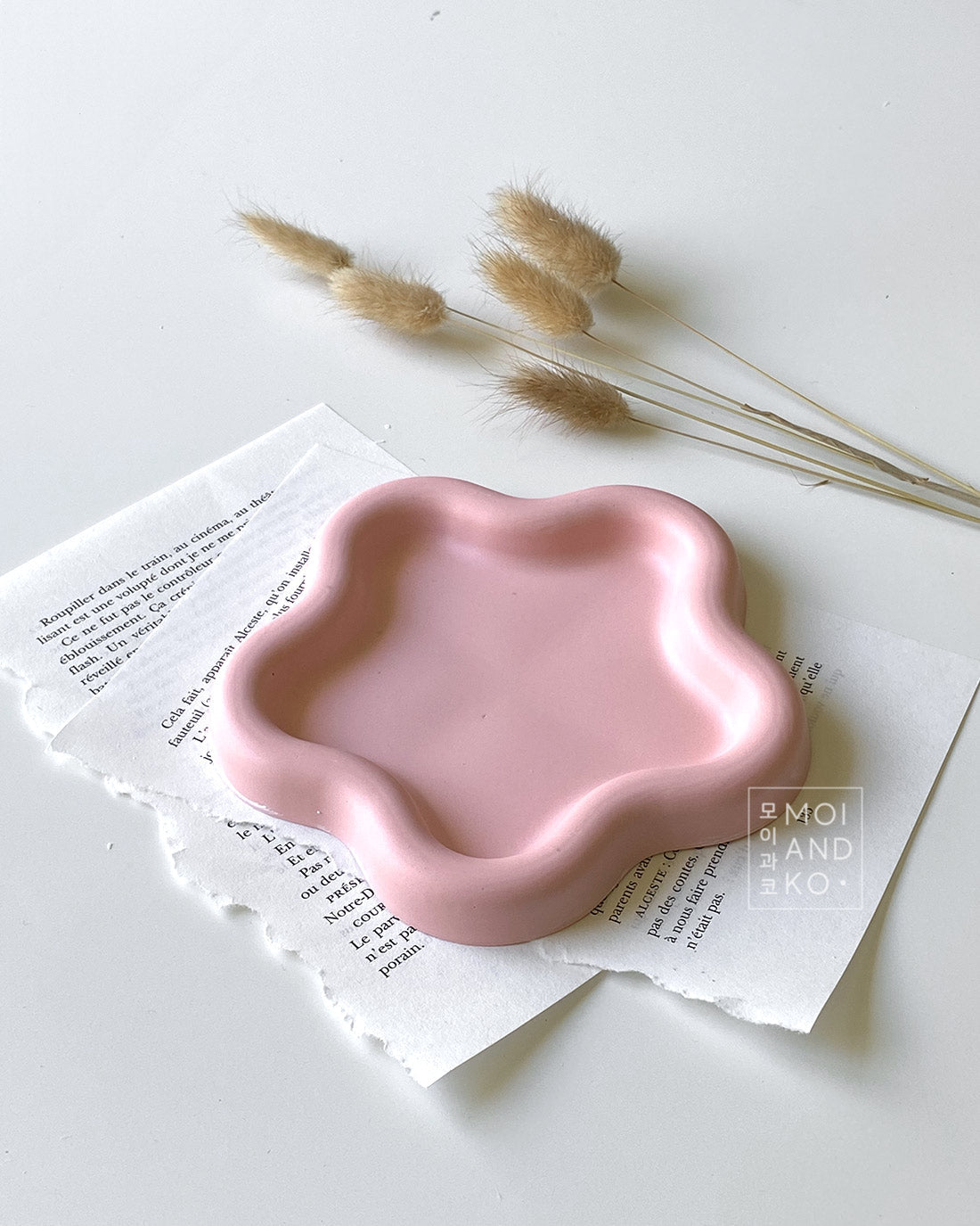 Flower-Shaped Resin Plate